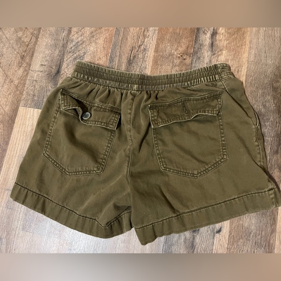*LAST CHANCE!* 
Shorts Size 2 - Picture 3 of 3